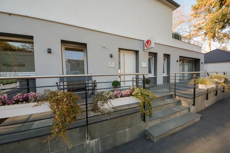 Die Praxis von außen, Weißer Straße Ecke Grüngürtelstraße
