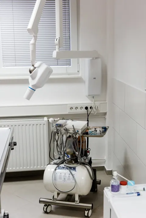 Gerät für dentales Röntgen